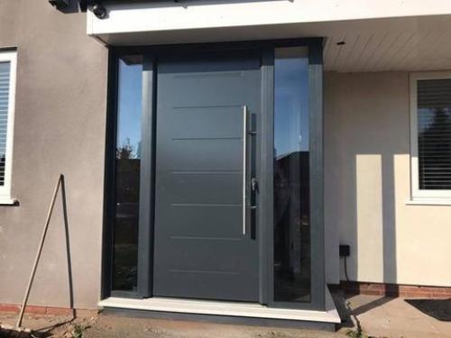 Какие материалы обычно используются для изготовления входных дверей с терморазрывом. Внешняя и внутренняя отделка