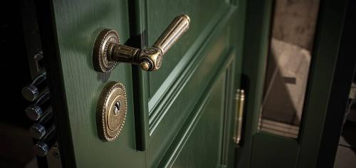 Существуют ли специальные виды утеплителей, рекомендуемые для входных дверей. Утеплители для входной двери: классификация изделий, их виды и основные требования к уплотнителям