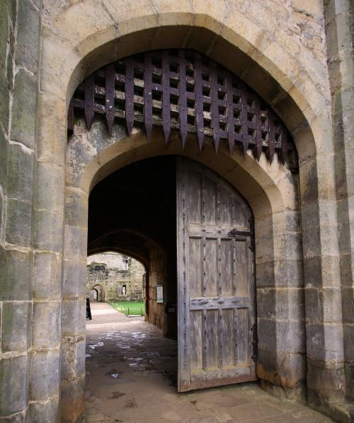 Какие виды замков стоит установить на второй входной двери. Как подобрать и правильно выбрать замок для замены