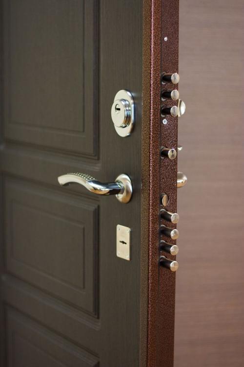 Как выбрать и установить вторую входную металлическую дверь в квартиру: советы и рекомендации 07 Как выбрать и установить вторую входную металлическую дверь в квартиру: советы и рекомендации 07