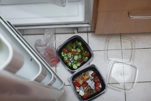 Эффективные способы устранения неприятного запаха в холодильнике за минимальное время 01 Эффективные способы устранения неприятного запаха в холодильнике за минимальное время 01