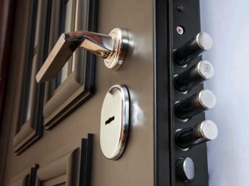 Как выбрать идеальную дверь для частного дома: руководство по выбору 13 Как выбрать идеальную дверь для частного дома: руководство по выбору 13