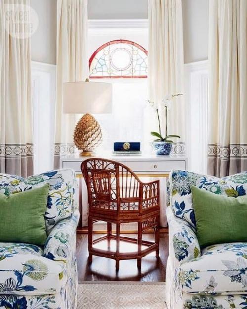 Какие текстуры и материалы подойдут для интерьера, где преобладают белый и синий цвета. КАК ВНЕДРИТЬ БЕЛО-СИНЕЕ СОЧЕТАНИЕ ЦВЕТОВ В ИНТЕРЬЕР ГОСТИНОЙ