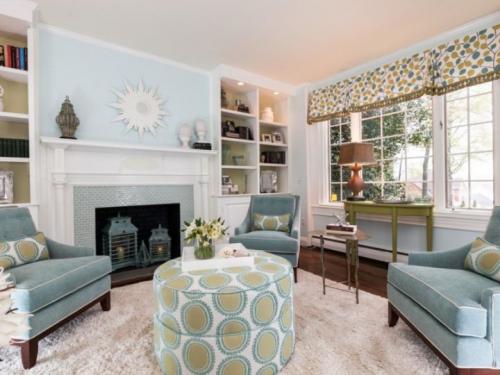 Как использовать синий цвет в интерьере гостиной: советы дизайнеров 22