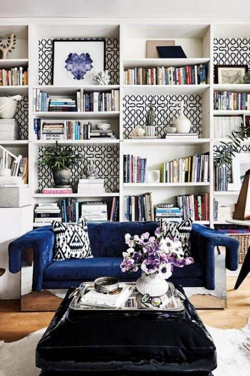 Какие текстуры и материалы подойдут для интерьера, где преобладают белый и синий цвета. КАК ВНЕДРИТЬ БЕЛО-СИНЕЕ СОЧЕТАНИЕ ЦВЕТОВ В ИНТЕРЬЕР ГОСТИНОЙ