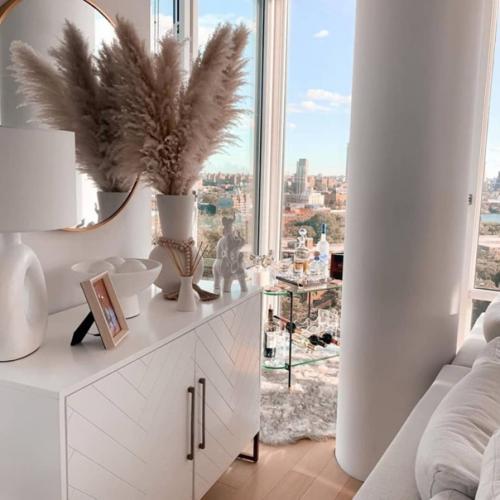 Уютная и светлая гостиная с невероятным Видом. 03