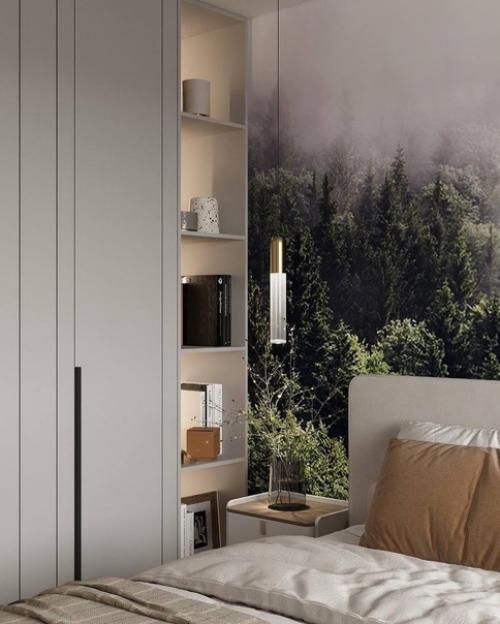 Сочетание акцентных обоев таинственного леса и современной классики в интерьере спальни. 03
