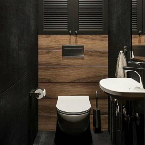 Интерьер небольшого санузла, несмотря на ограниченное пространство, может выглядеть по-разному исходя из цвета сантехники, отделки и материалов. 03