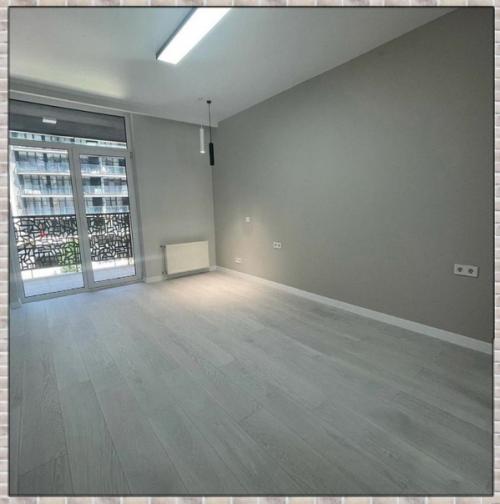 Осталось добавить мебель и можно будет жить. 02