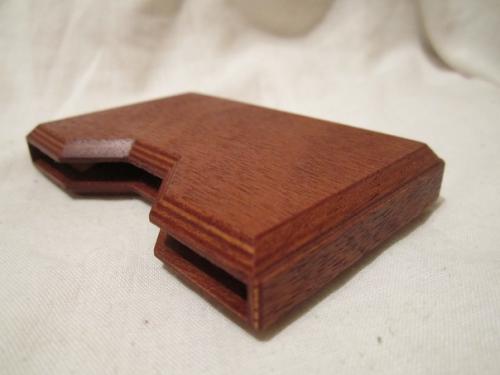 Кардхолдер на 5 карт из шпона Сапеле. 03