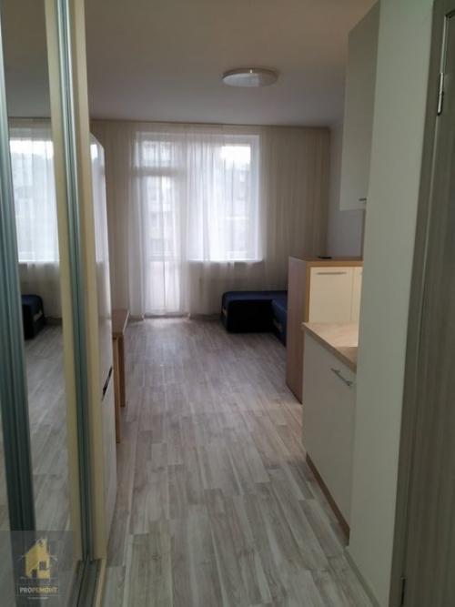 Маленькая квартира - студия с хорошей планировкой, площадью 30 кв. 05