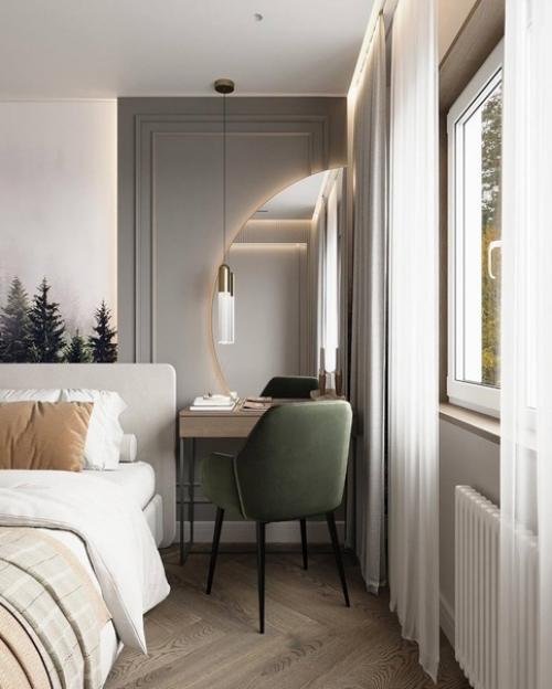 Сочетание акцентных обоев таинственного леса и современной классики в интерьере спальни. 01