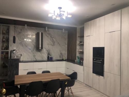 Строительство и отделка дома завершены. 07