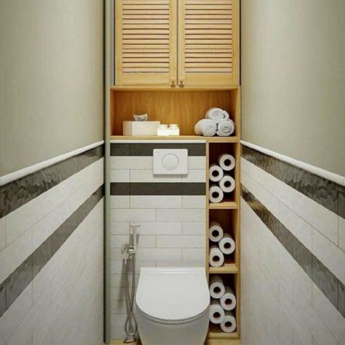 Интерьер небольшого санузла, несмотря на ограниченное пространство, может выглядеть по-разному исходя из цвета сантехники, отделки и материалов. 04