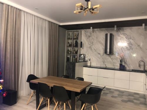 Строительство и отделка дома завершены. 09