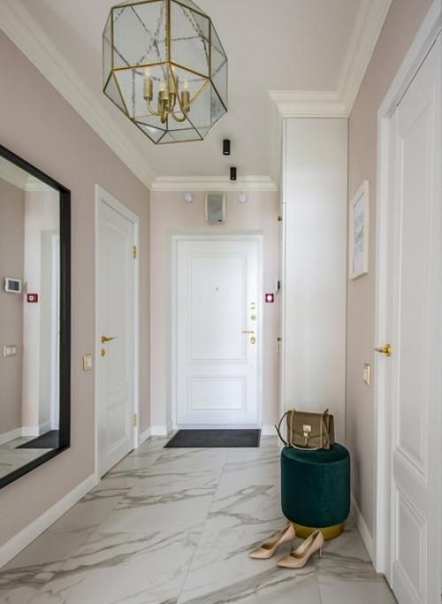 Это стандартная евродвушка с большой кухней - гостиной, спальней, ванной и кладовой. 09