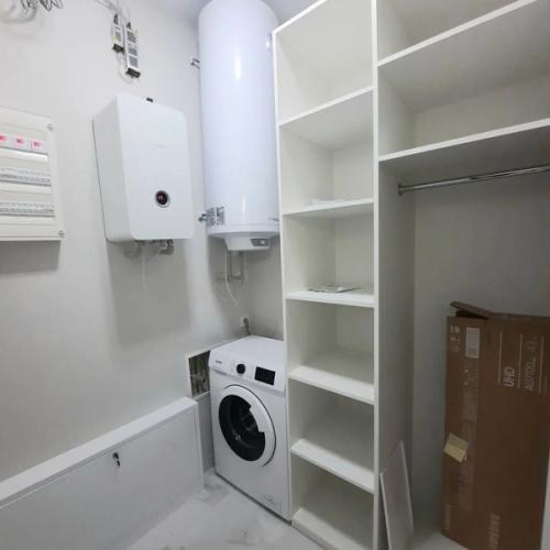 Спланирована в 2 отдельных спальни, кухня гостиная, гардеробная, два сан. 07