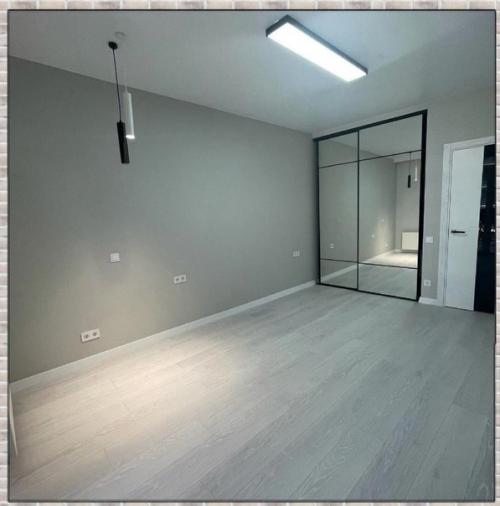 Осталось добавить мебель и можно будет жить. 03