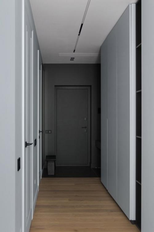 Нестандартная трешка с маленькой кухней в нише. 08