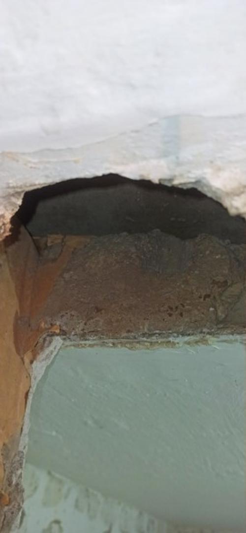 Вопрос спецам.  У предыдущих хозяев в туалете и ванной сделан потолок из панелей (возможно гипсолит, примерно 6-7 см. 03