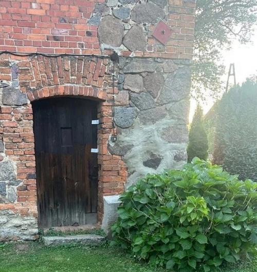 Дичь дня: в Польше 35-летний Матеуш на протяжении пяти лет удерживал 30-летнюю Малгожату в свинарнике, используя её в качестве с@ксуальной рабыни. 03