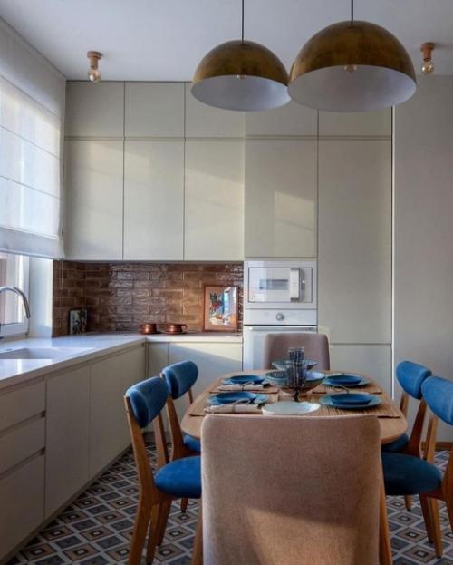 Кухня и гостиная в легком загородном стиле. 02