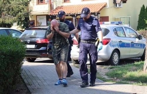 Дичь дня: в Польше 35-летний Матеуш на протяжении пяти лет удерживал 30-летнюю Малгожату в свинарнике, используя её в качестве с@ксуальной рабыни. 01