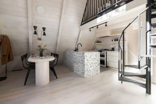 Стильный дизайн небольшого а - Frame домика в лесу. 03