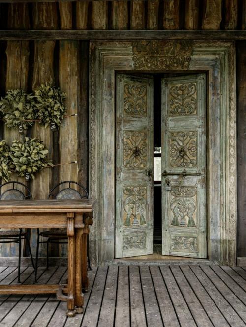 Этот реализованный проект демонстрирует, как интерьер может полностью отражать личность и интересы хозяина. 04