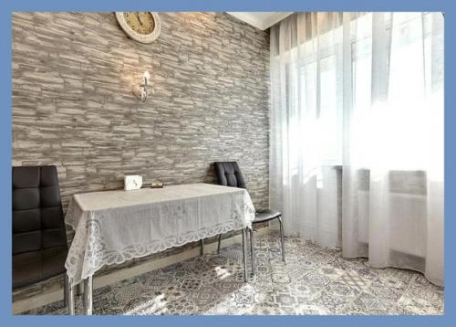 Создать элегантный интерьер в современных жилых помещения помогают отделочные материалы светлых оттенков. 03