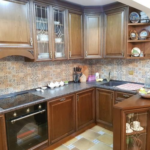 Кухня из массива бука с хорошей фурнитурой. 07