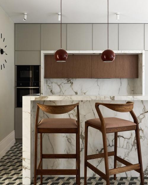 Интерьер квартиры без дизайнерских клише, без трендовых цветов и силуэтов, микс эпох. 01