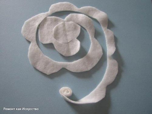 Подушка с розами из флиса. 04