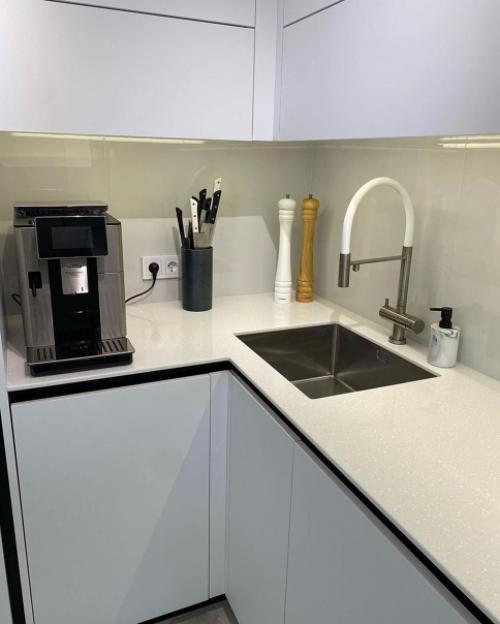 Даже не задумывалась над проектом и дизайном кухни. 03