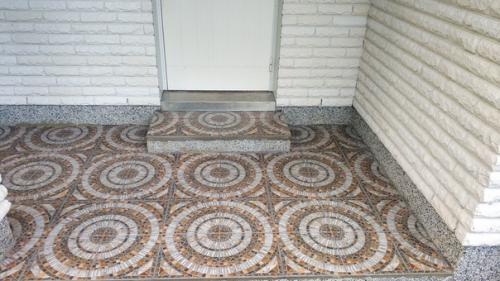 В одни руки ремонтировал крыльцо, на фото до и после. 04