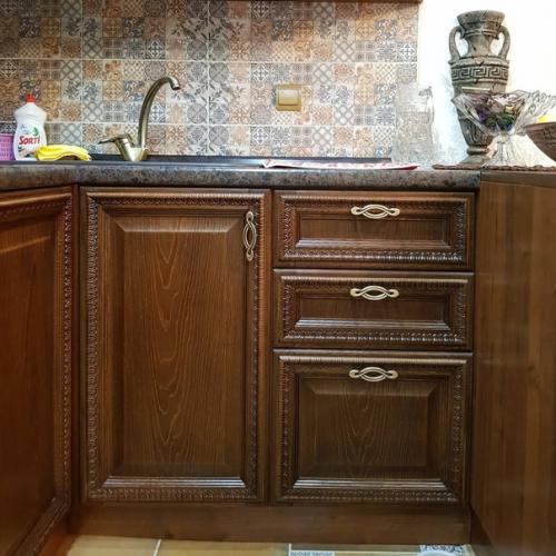 Кухня из массива бука с хорошей фурнитурой. 08