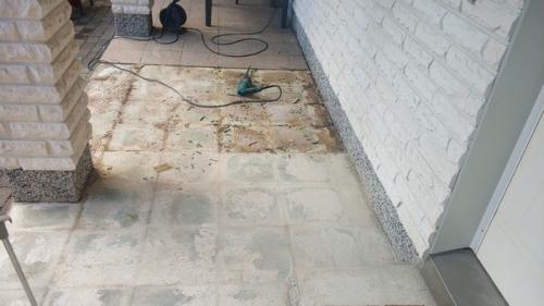 В одни руки ремонтировал крыльцо, на фото до и после. 02