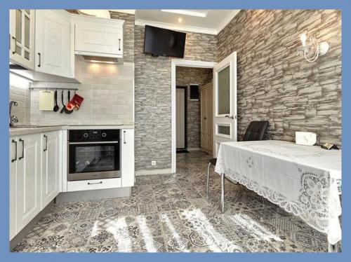 Создать элегантный интерьер в современных жилых помещения помогают отделочные материалы светлых оттенков. 01