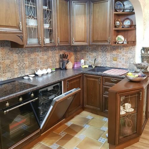 Кухня из массива бука с хорошей фурнитурой. 02