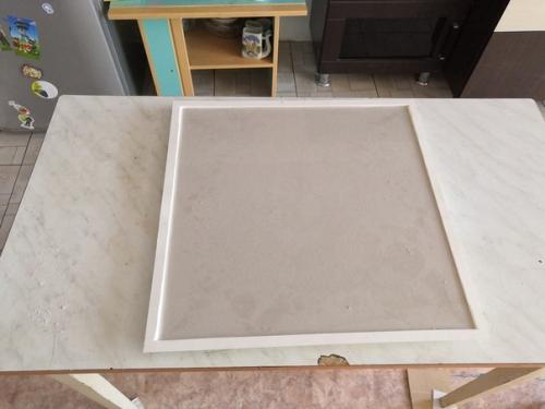 Захотели отделку стены панелями, решили, что купить форму и гипс будет дешевле мы делаем сами. 01