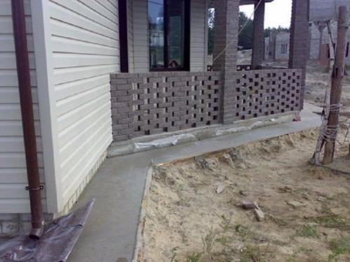 Отмостка дома.  Эта статья поможет узнать об устройстве отмостки вокруг дома. 03