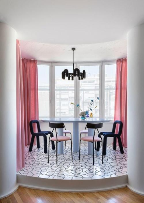 Яркая квартира дизайнера в шедевре брутализма в Мадриде. 01