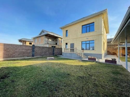 Купили 2-х уровневый дом с дизайнерским ремонтом в стиле неоклассика за 190 000$. 08