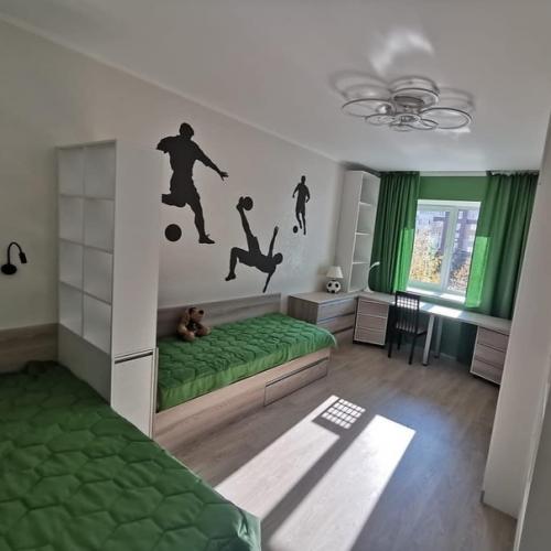 Для мальчишек сделали ремонт в комнате. 01