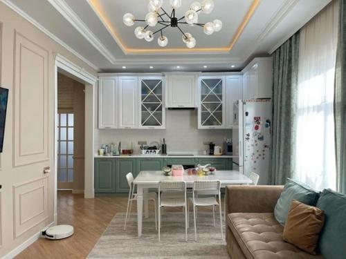 Купили 2-х уровневый дом с дизайнерским ремонтом в стиле неоклассика за 190 000$. 01