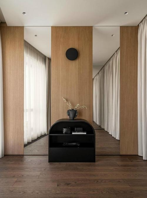 Архитекторы проекта от Planka Buro создали интерьер для семьи из трёх человек, где каждая зона продумана до мелочей. 07