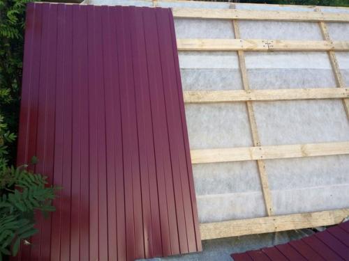 Сегодня я расскажу как покрыть крышу профнастилом. 02