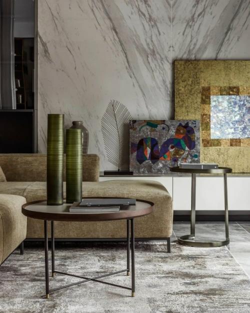 Роскошный интерьер двухэтажного дома впечатляет продуманностью, масштабом и исключительным чувством стиля. 06