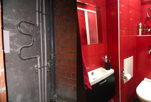 Живу один.  Ремонт под себя делал. 07