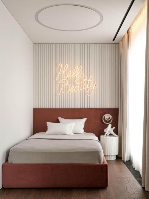 Архитекторы проекта от Planka Buro создали интерьер для семьи из трёх человек, где каждая зона продумана до мелочей. 04